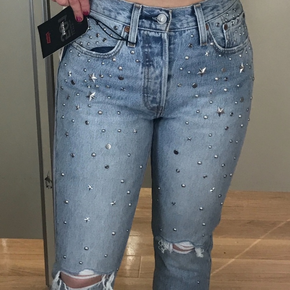LEVIS EMBELLISHED LIGHT WASH RIPPED JEANS